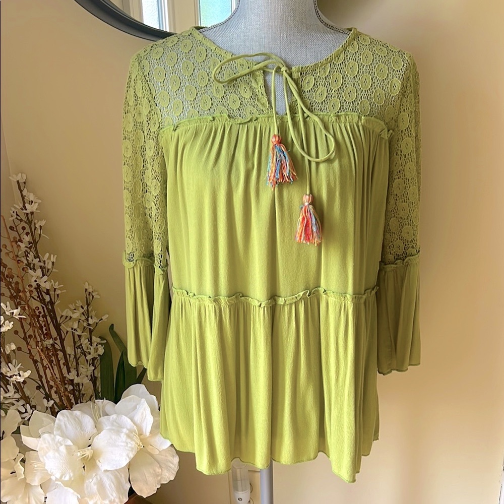 Umgee Green Lace Bell Sleeve Detail Top.  Size Small